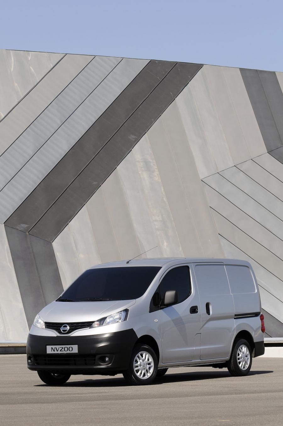 Nissan NV200 2009 года  (фото 30 из 108)